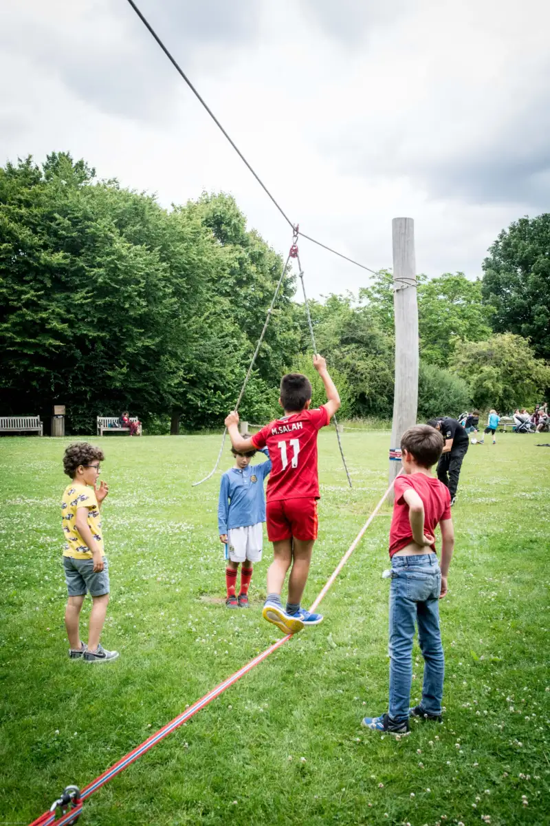 Slackline au parc du Rouge Cloître