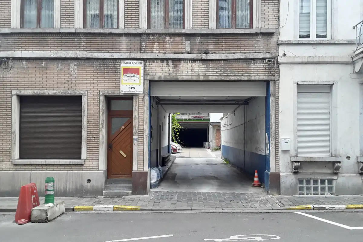 Photo de terrain de parking hors voirie a Schaerbeek